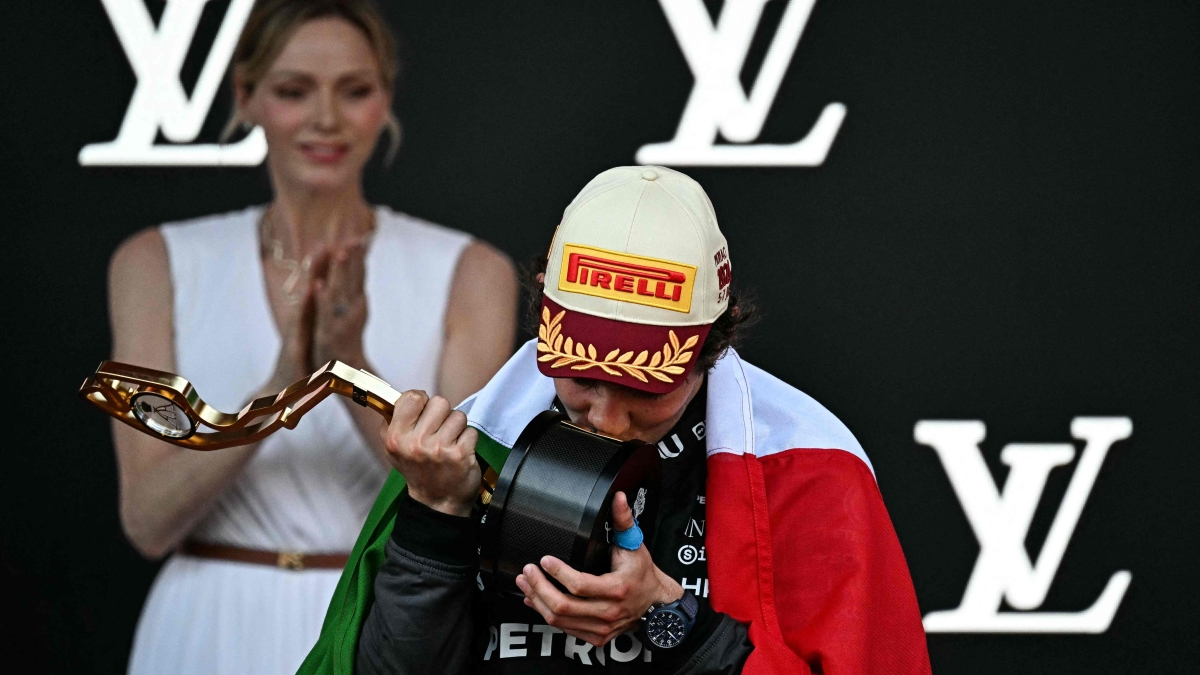 Alberto di Monaco premia l'italiano Kimi Antonelli, Charlène Sir Lewis su Ferrari (il debutto del piccolo erede Jacques)