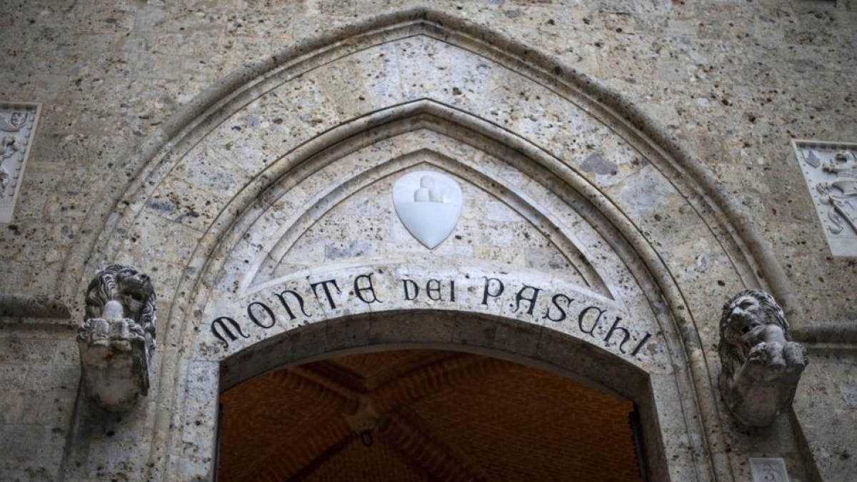 Banche, sfida su Mps per il superpolo: da Bpm proposta di fusione, ma Intesa rilancia con Unipol e Bper