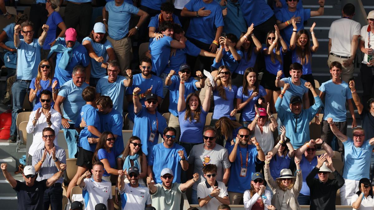 Roland Garros, il muro azzurro sugli spalti tutto per Cobolli