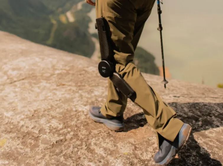 Cos’è l’e-hiking e perché gli esoscheletri sono il futuro del turismo di montagna