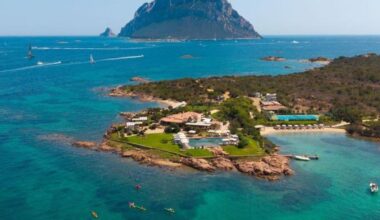 Il nuovo club extra lusso con 26 ville e campo da golf sul mare davanti a Tavolara, dove costruire è vietato
