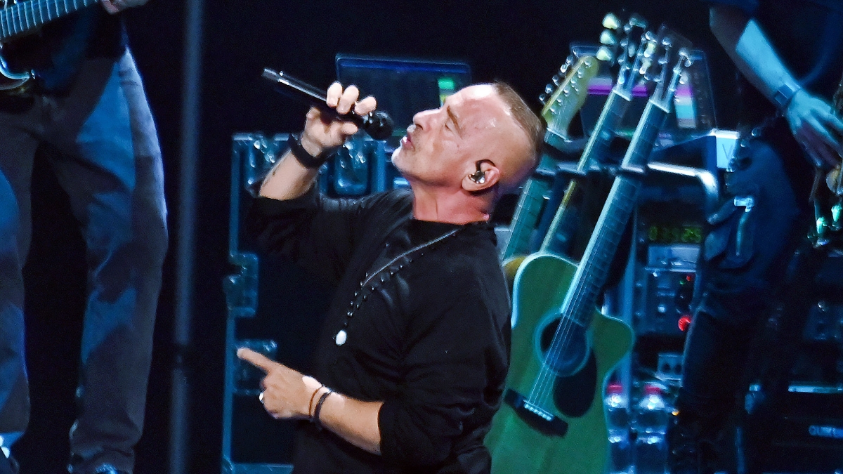 Eros Ramazzotti a S. Siro dopo 30 anni: «Faccio canzoni un po' leggere ma voglio parlare di giustizia e pace»