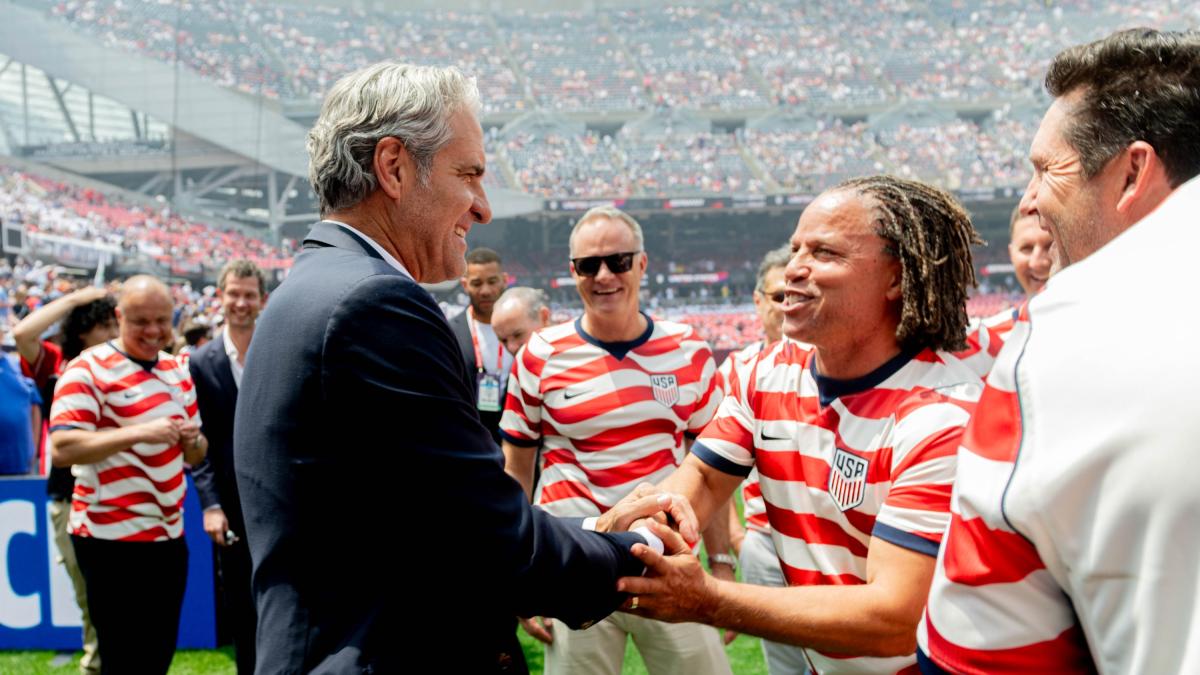 Hill, ceo di Nike: "Riporteremo il calcio nelle città"