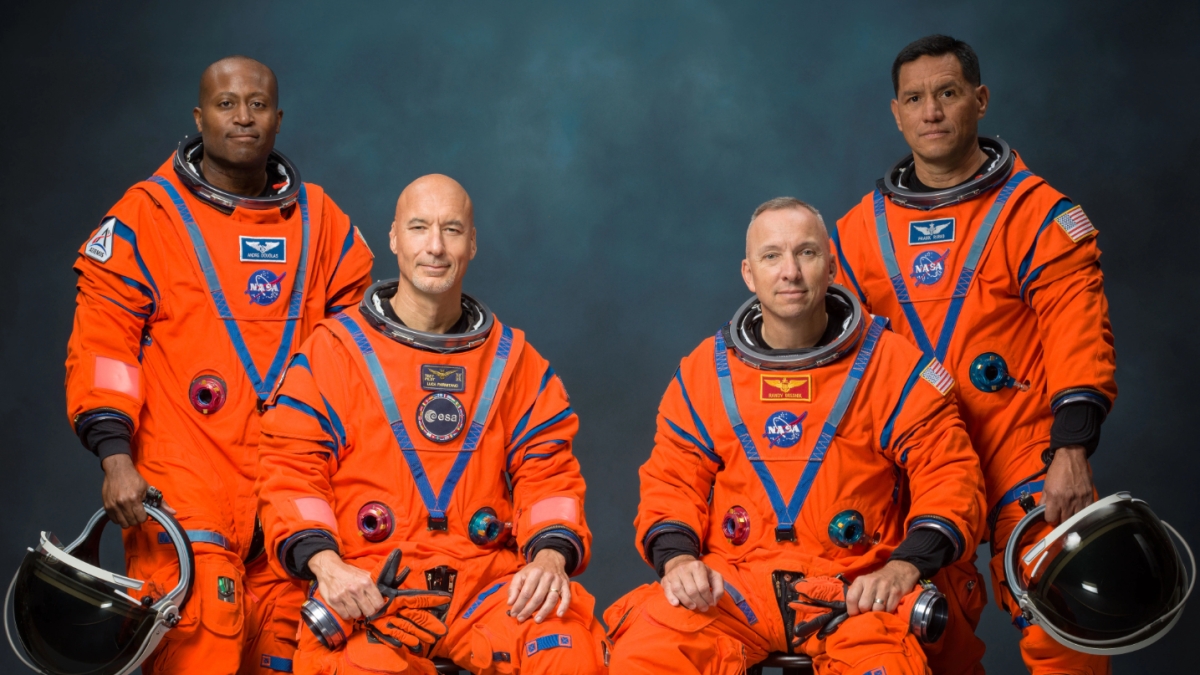 Artemis III, a bordo ci saranno solo uomini. Parmitano: «Sono molto sorpreso». L'ipotesi di un diktat dall’alto per escludere le astronaute e la smentita della Nasa