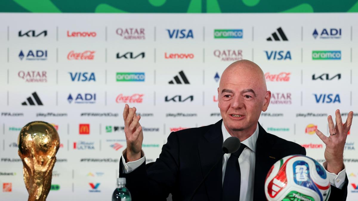 Infantino in conferenza stampa prima dei Mondiali: Trump, l'arbitro somalo e..."