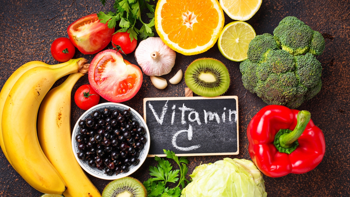 I livelli di vitamina C nel plasma condizionano la connettività e il volume cerebrale negli anziani