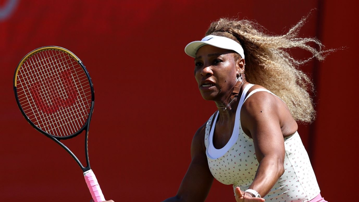 Serena Williams, la compagna di doppio si fa male: lei è costretta a ritirarsi al Queen's
