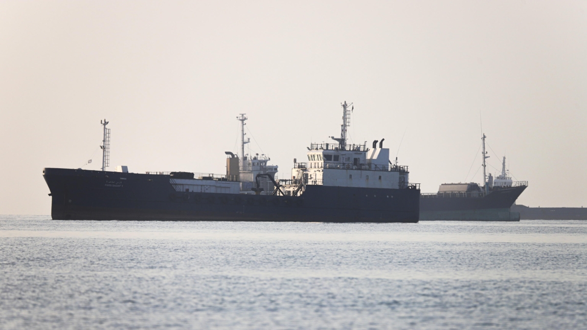 I transponder spenti e la rotta verso l’Oman: l’operazione «segreta» di Trump per far passare le petroliere da Hormuz