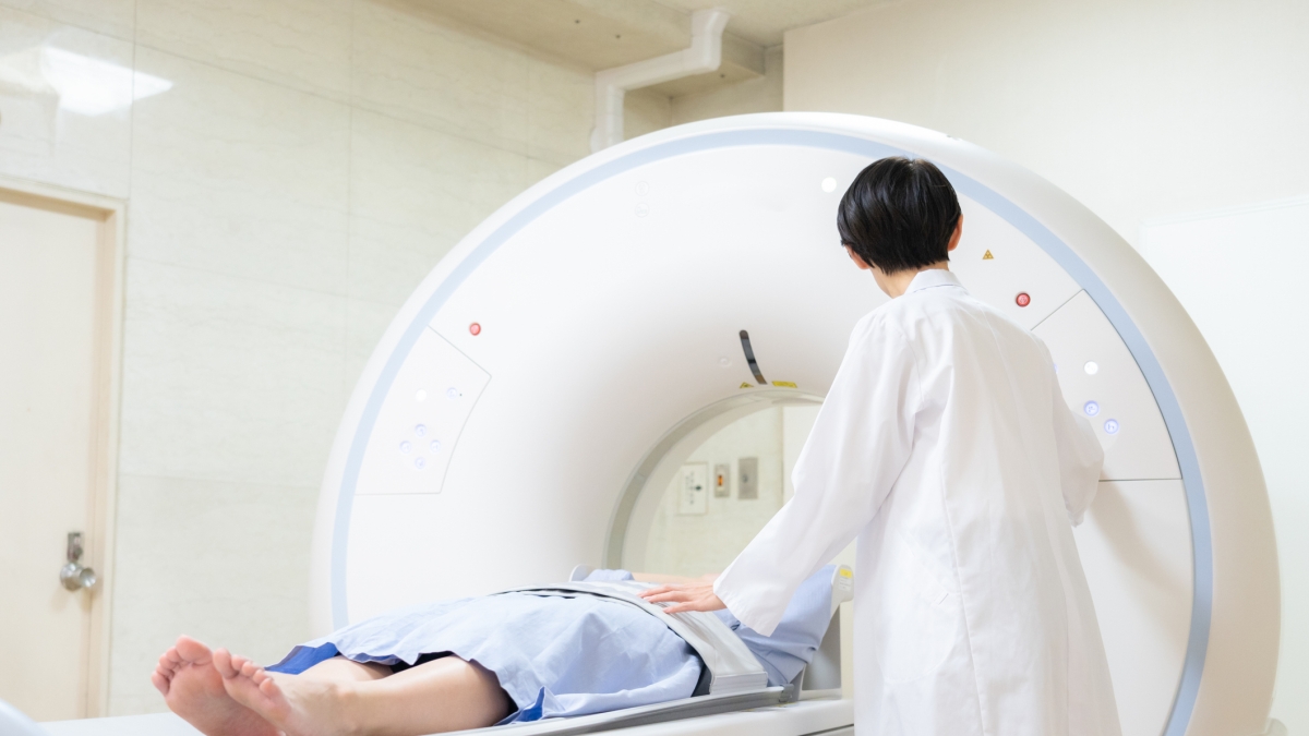 TAC total body ed esami del sangue in persone sane: perché la prevenzione dei tumori non passa da qui