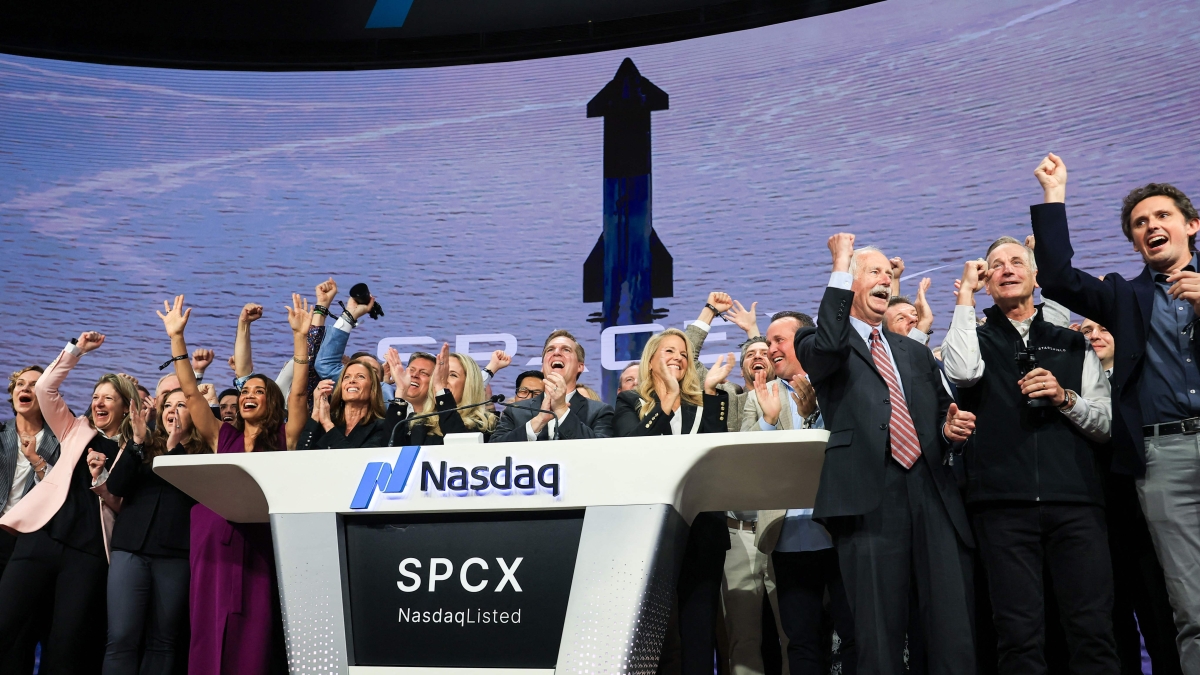SpaceX supera Amazon e Microsoft per capitalizzazione di Borsa: +50% in tre giorni per le azioni di Musk