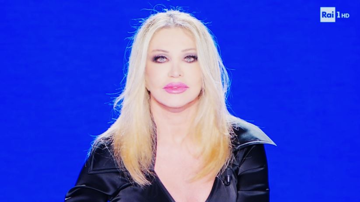 Paola Ferrari e quelle ironie web sugli occhi: «Non mi fanno né caldo né freddo, non ho nessun problema. Arriviamo in tv dopo ore di lavoro»