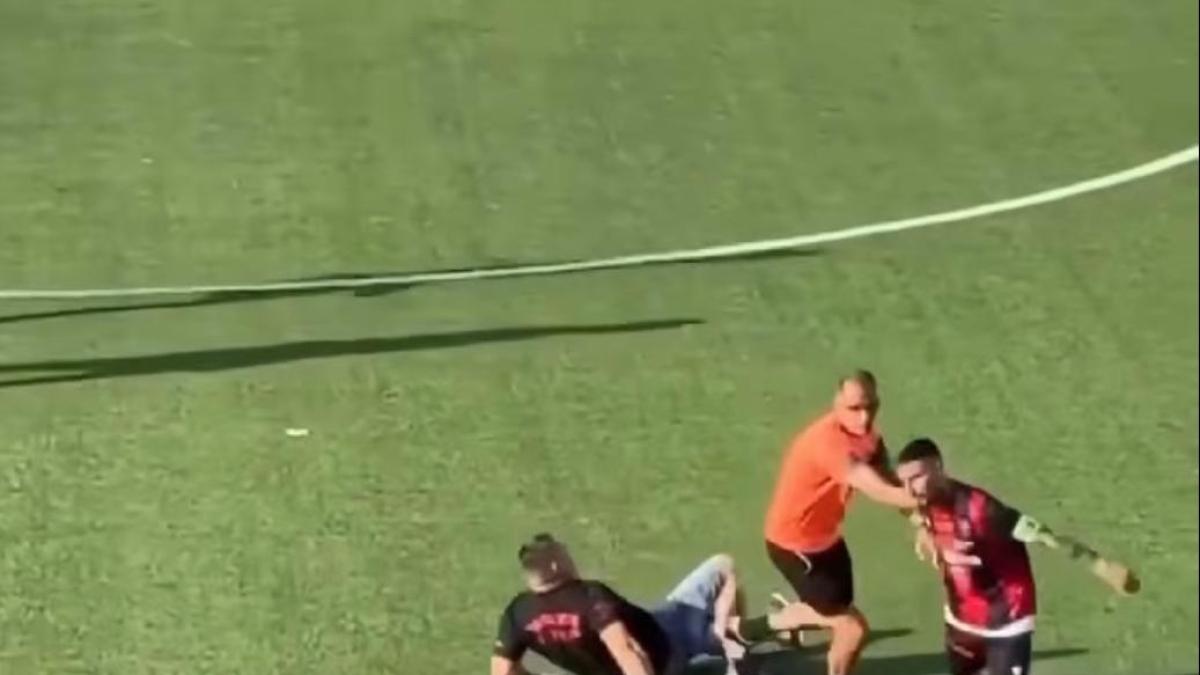 Taranto, persa la D al 94': invasione dei tifosi e aggressione ai calciatori. Picchiato il capitano Loiodice