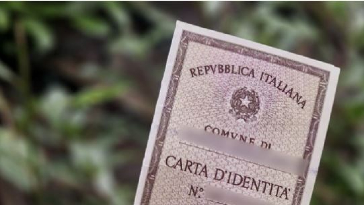 L'addio alla carta d'identità cartacea è rimandato: sarà valida fino alla sua scadenza naturale