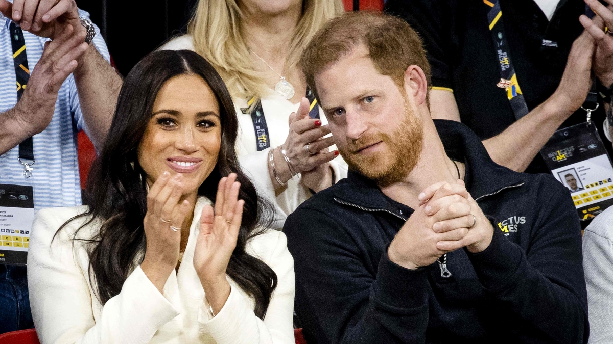 Harry, Meghan e i due figli tornano nel Regno Unito: attesi al count down per gli Invictus games di Birmingham