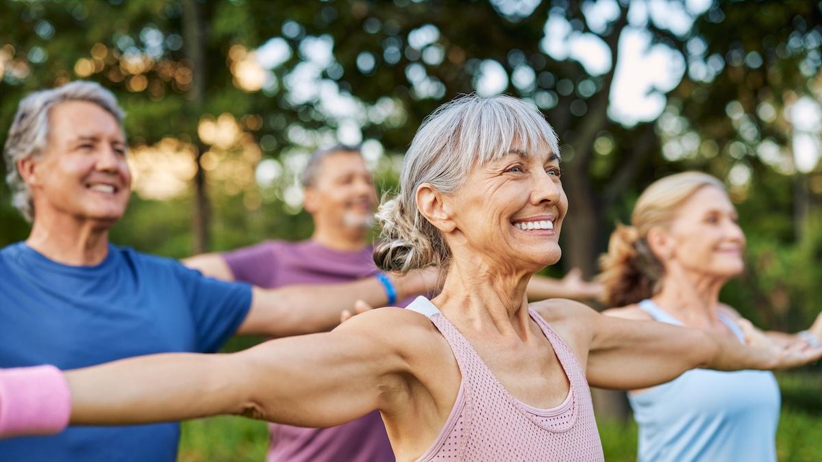 I migliori sport da fare dopo i 50 anni in estate secondo gli esperti