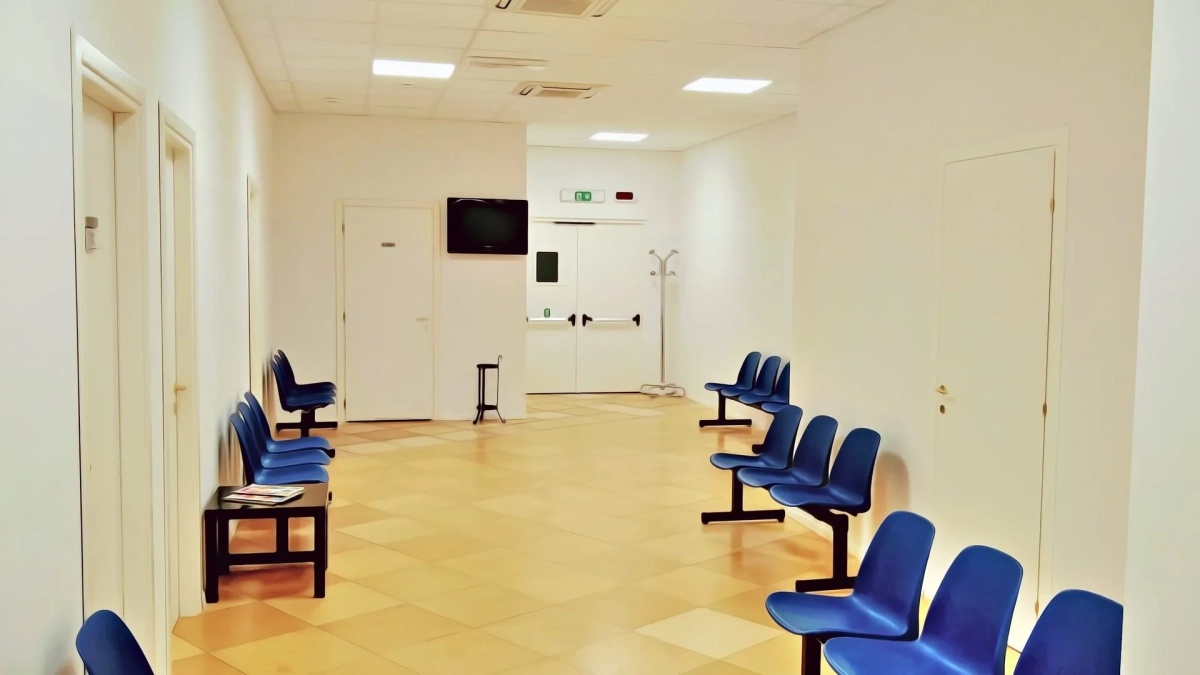 Paullo, giovane medico di base aggredita in studio da un paziente che pretendeva un certificato di malattia (ingiustificato)