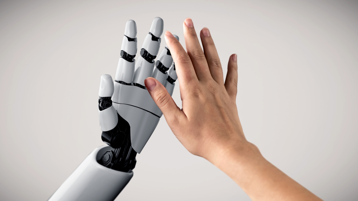 Protesi, oltre la mano bionica: la sfida dei dispositivi artificiali che il cervello può (davvero) fare propri