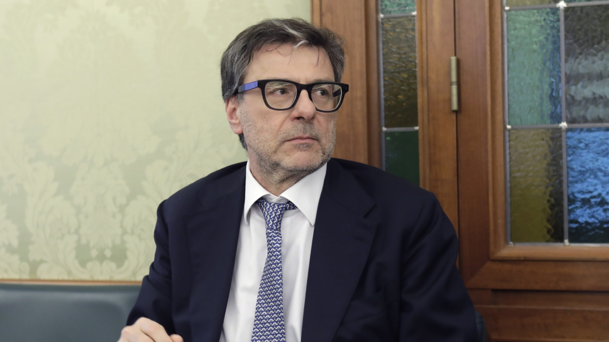 Mps, Giorgetti e l’offerta di Intesa: «Tesoro neutrale, ma possibili prescrizioni per il Golden Power»