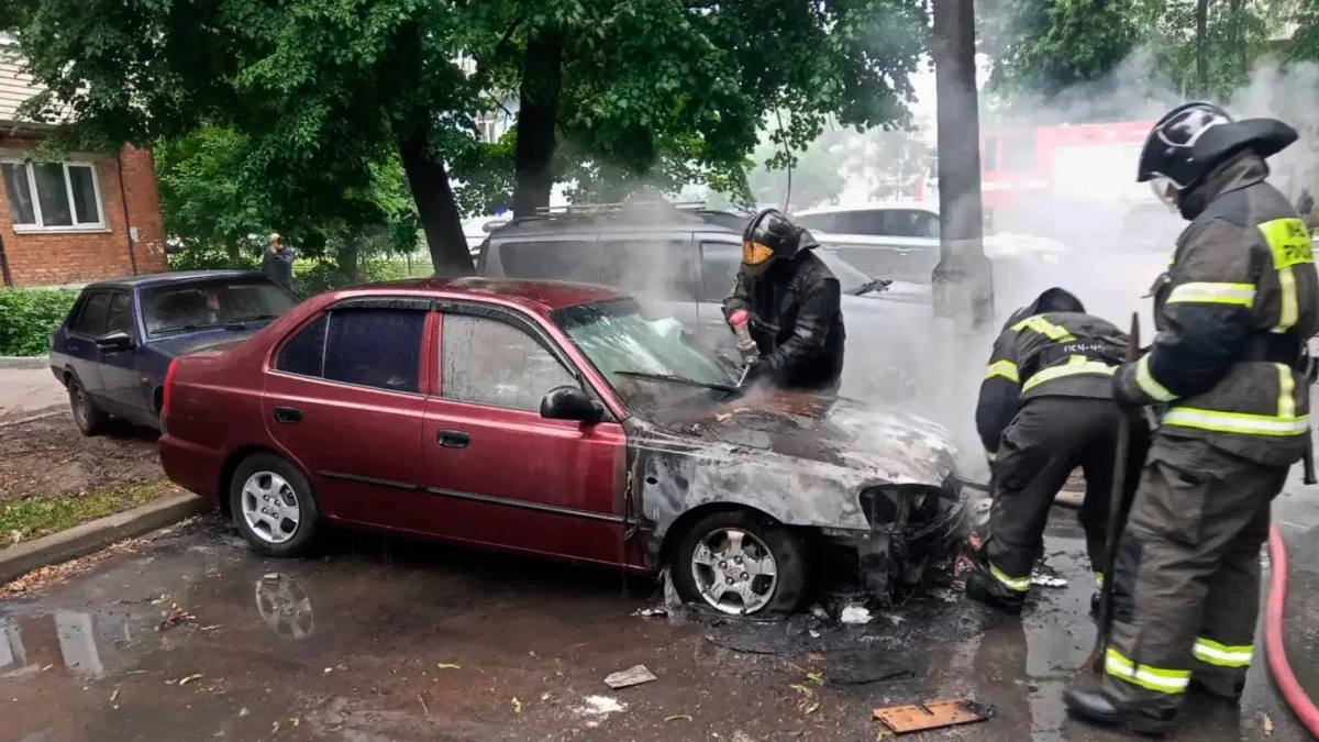 Guerra Ucraina-Russia, le notizie in diretta | Zelensky dopo gli attacchi alla raffineria russa: «Se Kiev brucia, brucerà anche Mosca». Macron: «Spero di riportare il Cremlino al tavolo dei negoziati»