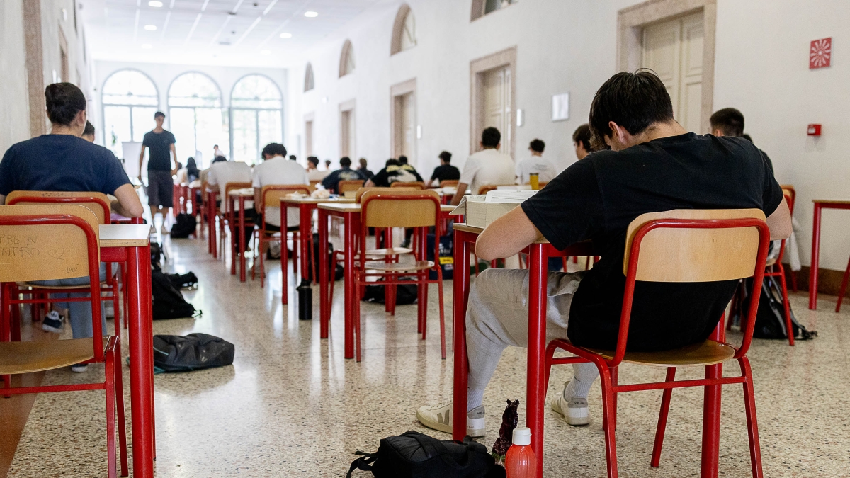 Maturità 2026, le tracce della seconda prova in diretta | La versione di latino è di Quintiliano, nel compito di matematica calcoli sul lago di Bracciano e terremoto del Friuli