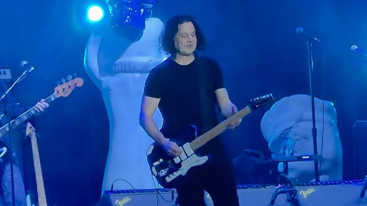 La lezione del professor Jack White a Camaiore: niente visual, niente orpelli, solo rock'n'roll