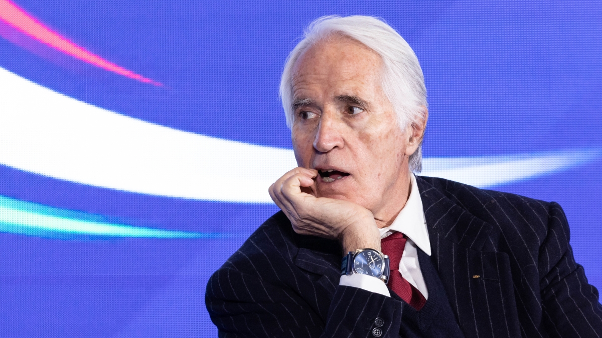 Elezioni Figc, il voto in diretta il nuovo presidente: cominciata l'assemblea, Malagò favorito su Abete. Rieletti i consiglierei federali. Gravina: «Il Governo non ha messo un euro per i vivai»