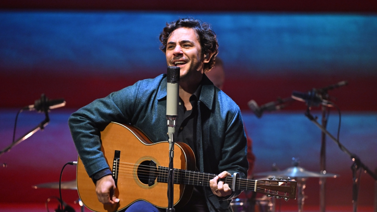 Jack Savoretti: «Canto la mia crisi di mezza età. Dopo la festa dei 40 anni ero preso male, mi ha aiutato mia moglie»
