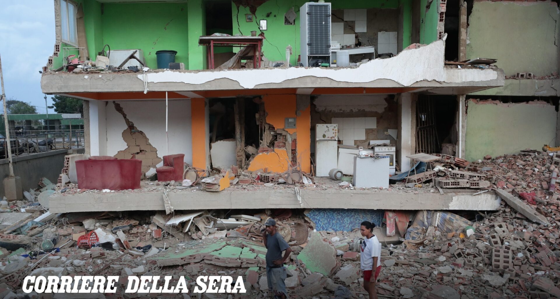 Il terremoto in Venezuela in diretta | Il bilancio: «235 morti e 4.300 feriti, quasi 50 mila dispersi». Donna estratta viva dalle macerie dopo 36 ore. Farnesina: segnalazioni di italiani che non rispondono