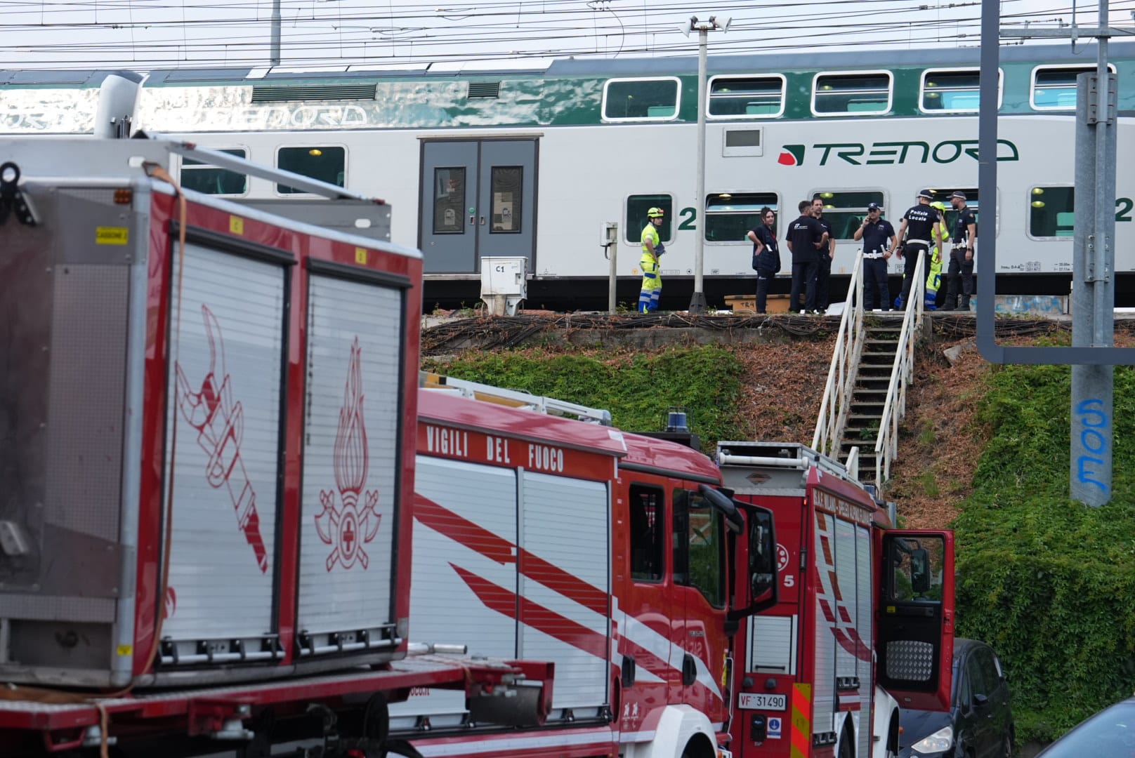 Milano, treno regionale con circa 300 passeggeri a bordo, tra cui bambini, bloccato sotto il sole senza aria condizionata
