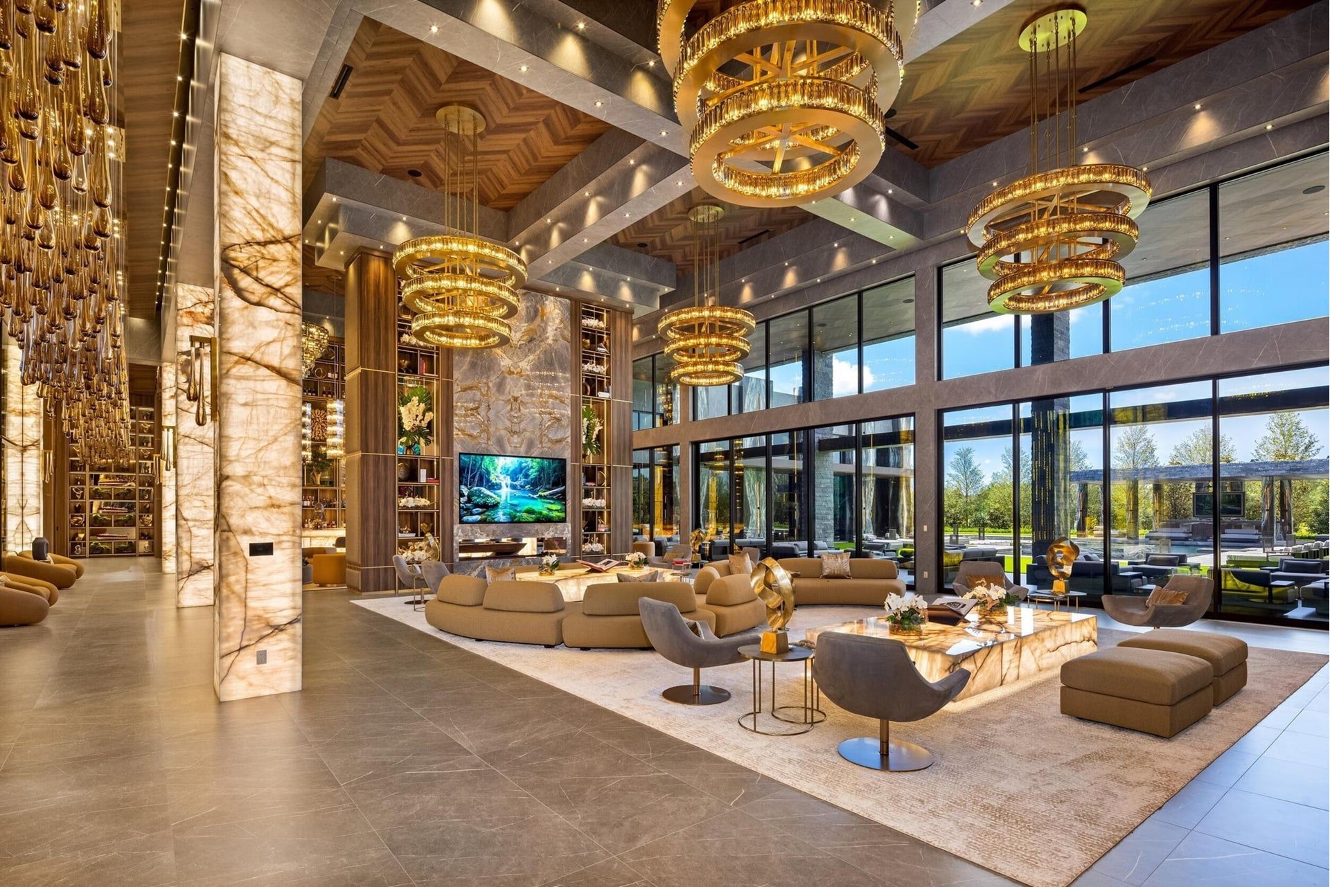 Villa Skyfall, 85 milioni di dollari e nove camere da letto: la casa ispirata a James Bond in Florida
