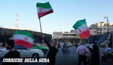 Guerra Usa-Iran, le notizie in diretta | Violazione del cessate in fuoco nello stretto di Hormuz, Usa rispondono con raid. Teheran colpisce Kuwait e Bahrein