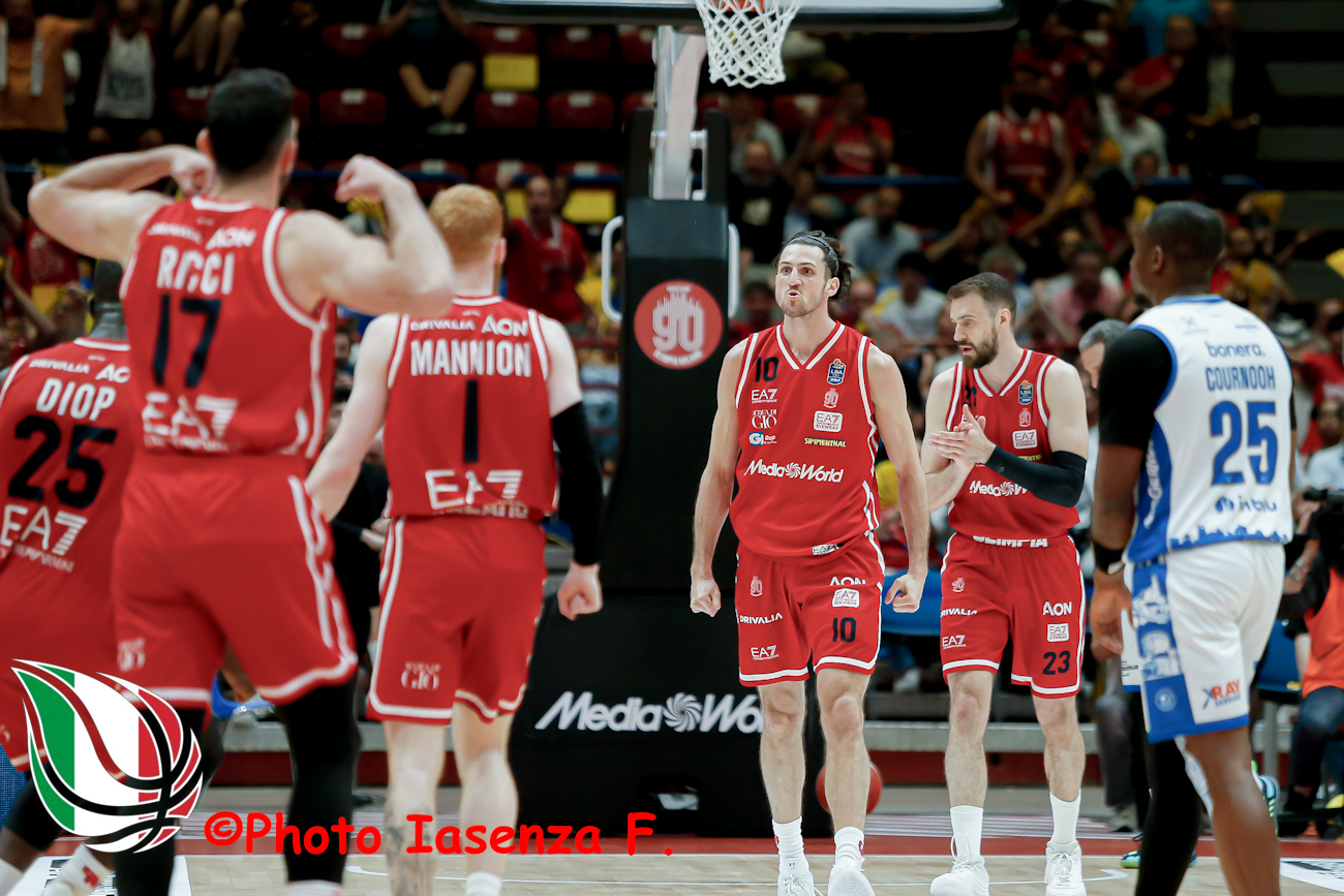 Milano vola in un secondo tempo senza storia, Brescia è al tappeto 93-68