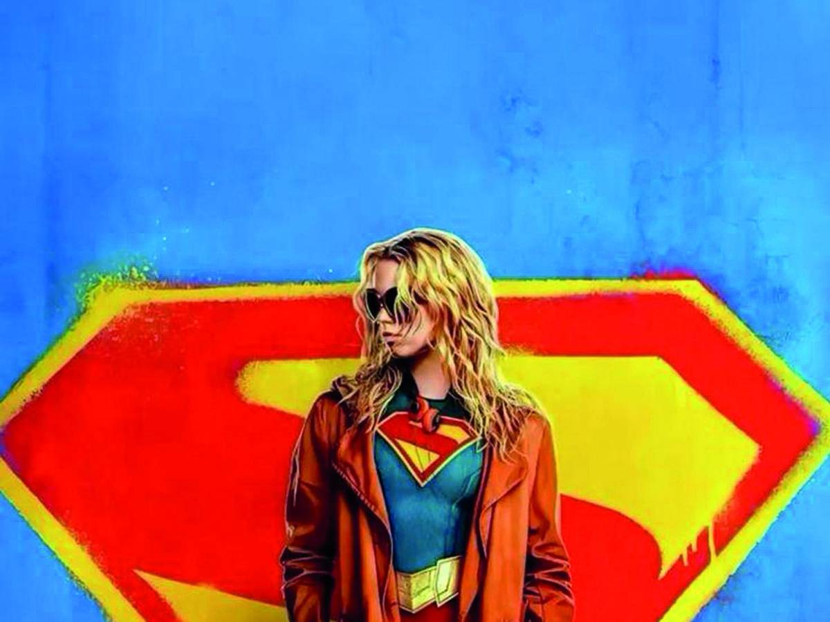 Supergirl (con gli orecchini) e i Lex Luthor da tastiera