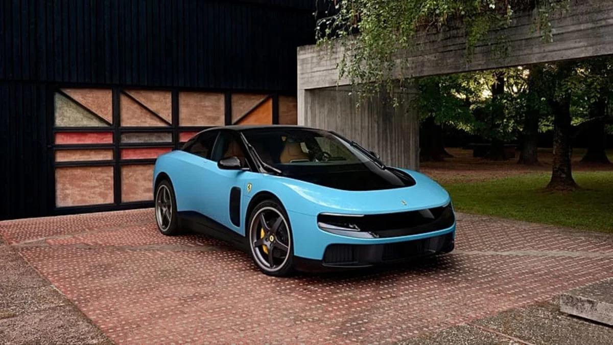 Ferrari, il capo marketing lascia dopo il debutto flop dell'elettrica: arriva un ex manager BMW