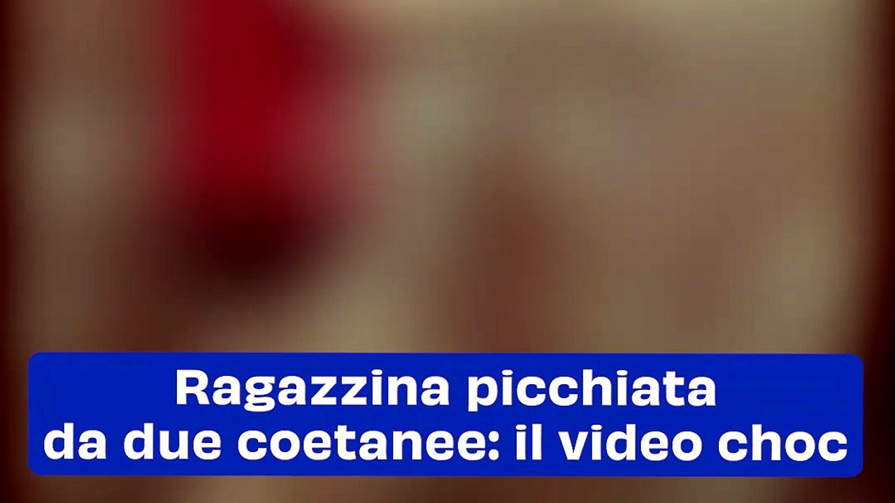 Il video dell’alunna di 12 anni picchiata e filmata dalle bulle coetanee: “Episodio doloroso e sconcertante”