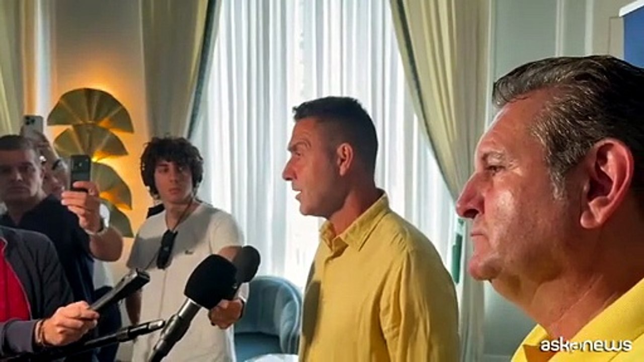 Vannacci-show a Viareggio. “Futuro Nazionale ha 94mila iscritti, non ci ferma più nessuno”