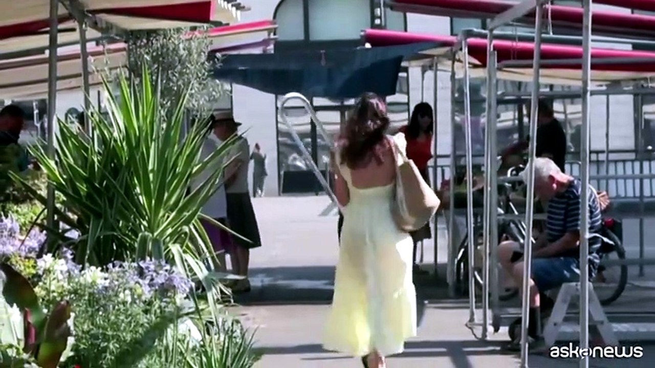 Fulmine si abbatte sulla Tour Eiffel. L’altra faccia del caldo estremo: temporali, grandine e downburst su tutta Europa. L’Oms: “L’ondata ha fatto 1300 morti”