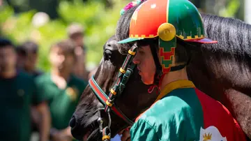 Chi è Diego Minucci, che a 20 anni esordisce al Palio di Siena: il non-figlio d’arte, “Mai avuto cavalli”