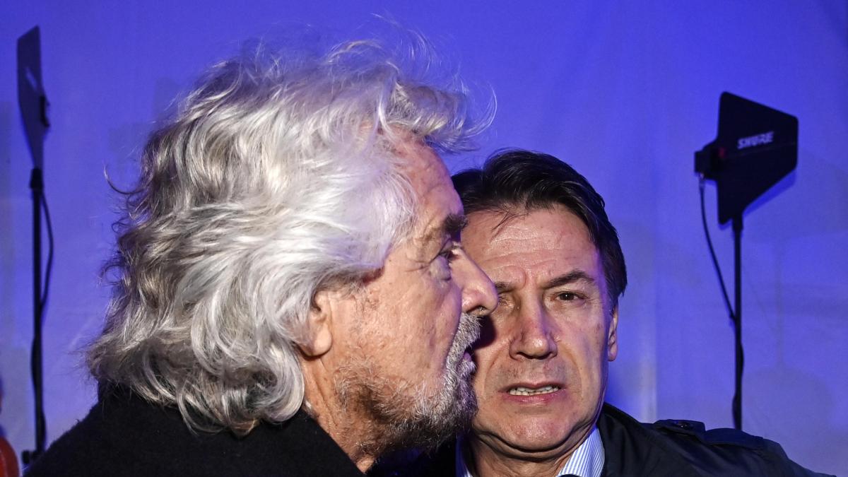 Grillo torna e attacca M5S: «I rivoluzionari hanno scoperto i palazzi. Dovevano cambiare la politica, ma la politica ha cambiato loro»