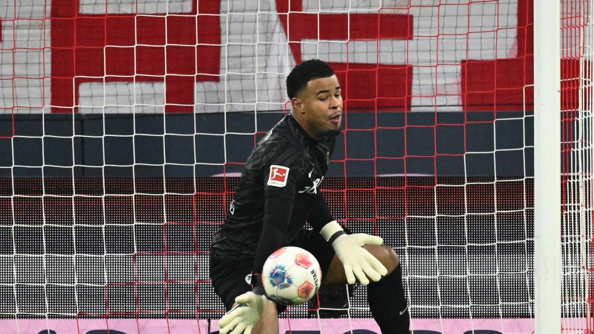 Juve, mercato portiere: Dibu Martinez in salita, spunta Atubolu