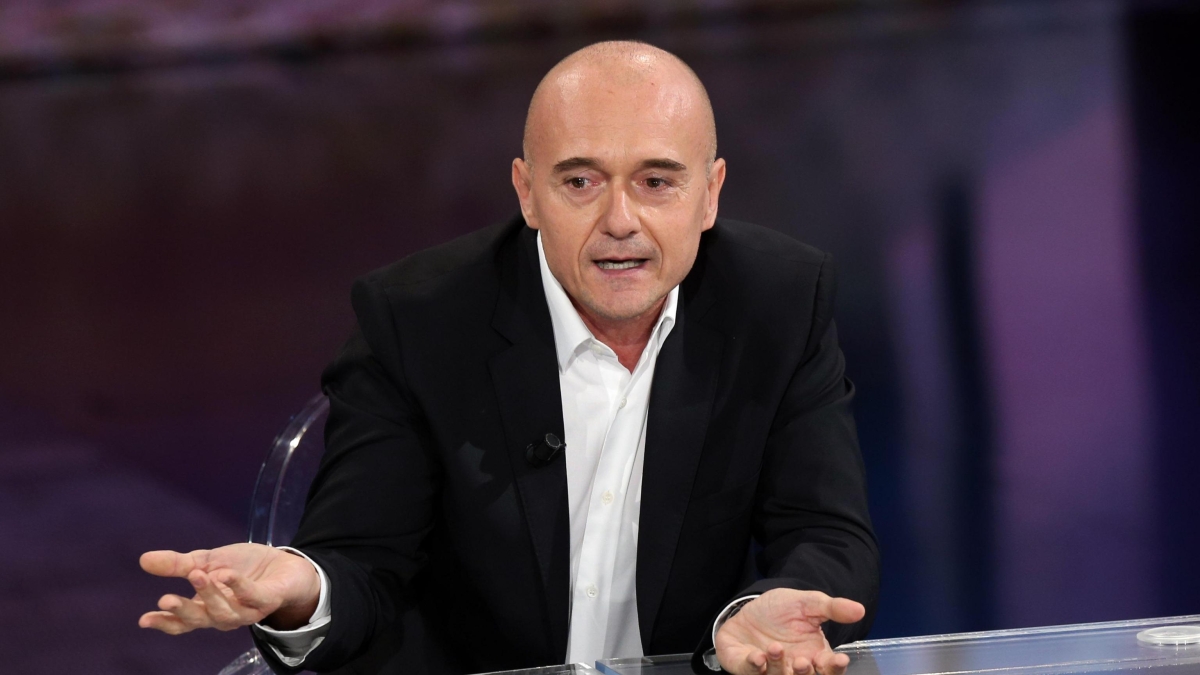 Alfonso Signorini dopo lo scandalo: «Sono felicissimo che non ci sia più nessuno sul mio carro. Ferito dal silenzio di tanti che si dicevano amici»