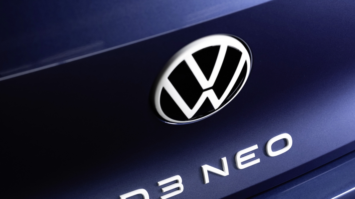 Volkswagen, utili giù del 33%. Il ceo Blume: «Ci sono 150 case auto in Cina e stanno arrivando tutte in Europa. Tagliare i costi per competere»