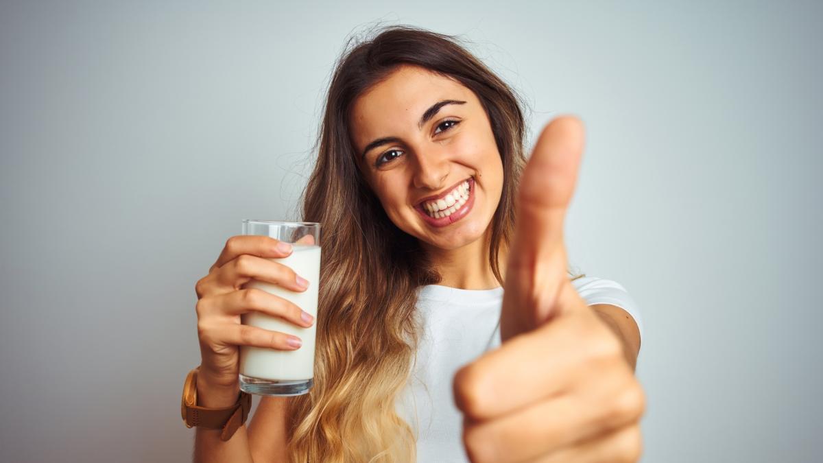 Latte intero: eco tutti i pro e i contro se lo bevi ogni giorno