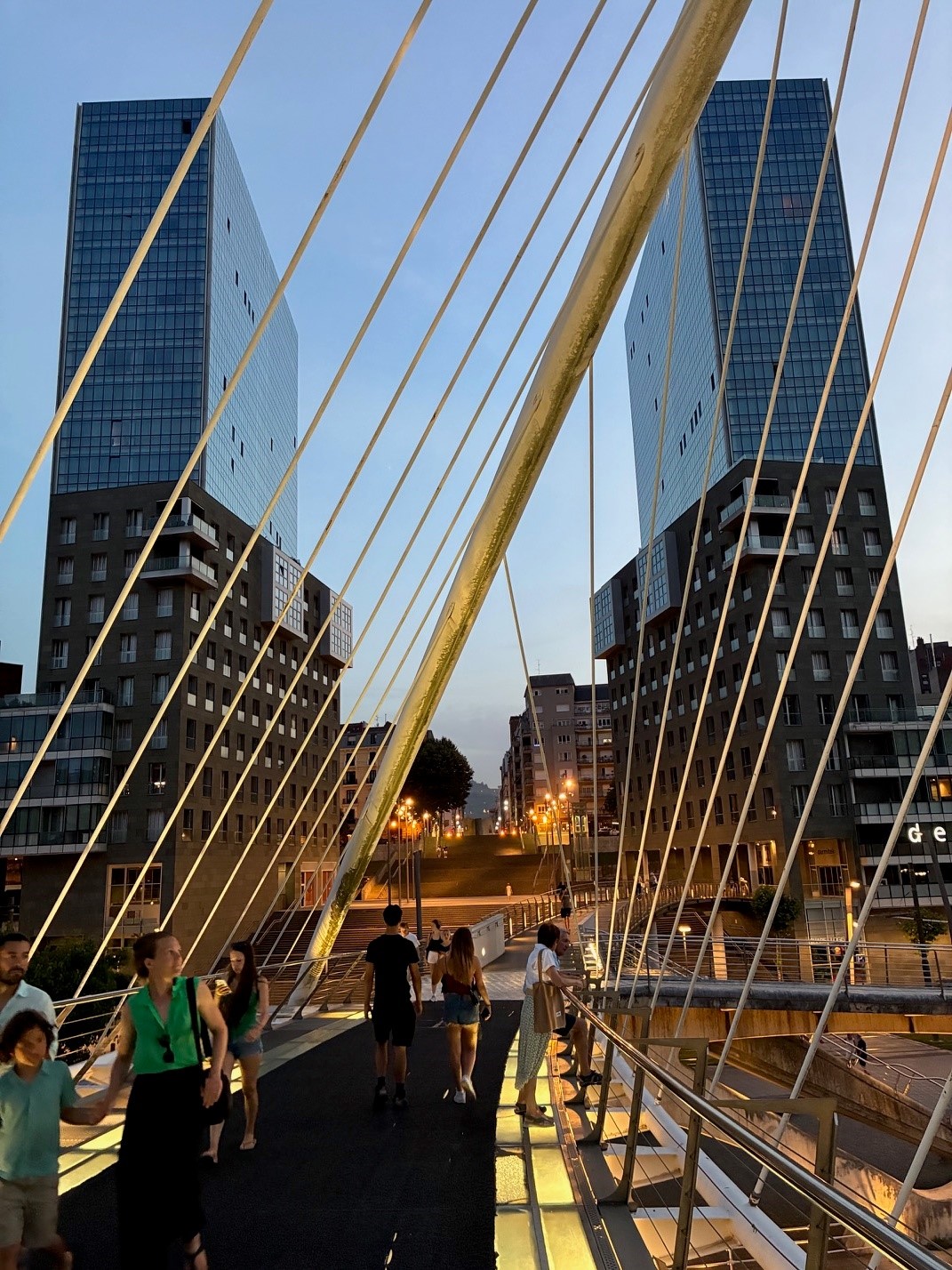 Bilbao, la quercia di Guernica e la rinascita (nel segno delle archistar): la città dove l’acciaio è diventato arte