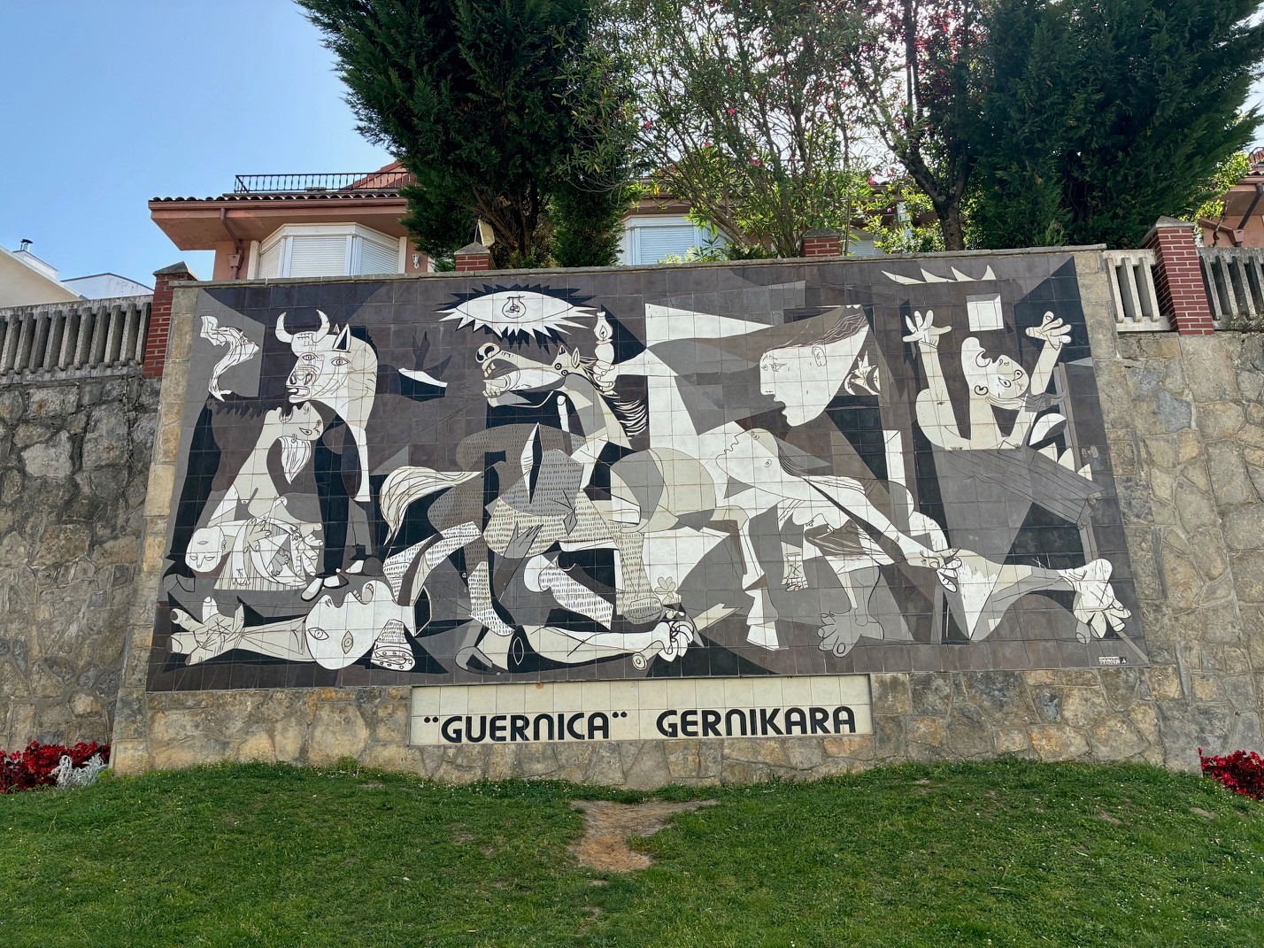 Bilbao, la quercia di Guernica e la rinascita (nel segno delle archistar): la città dove l’acciaio è diventato arte