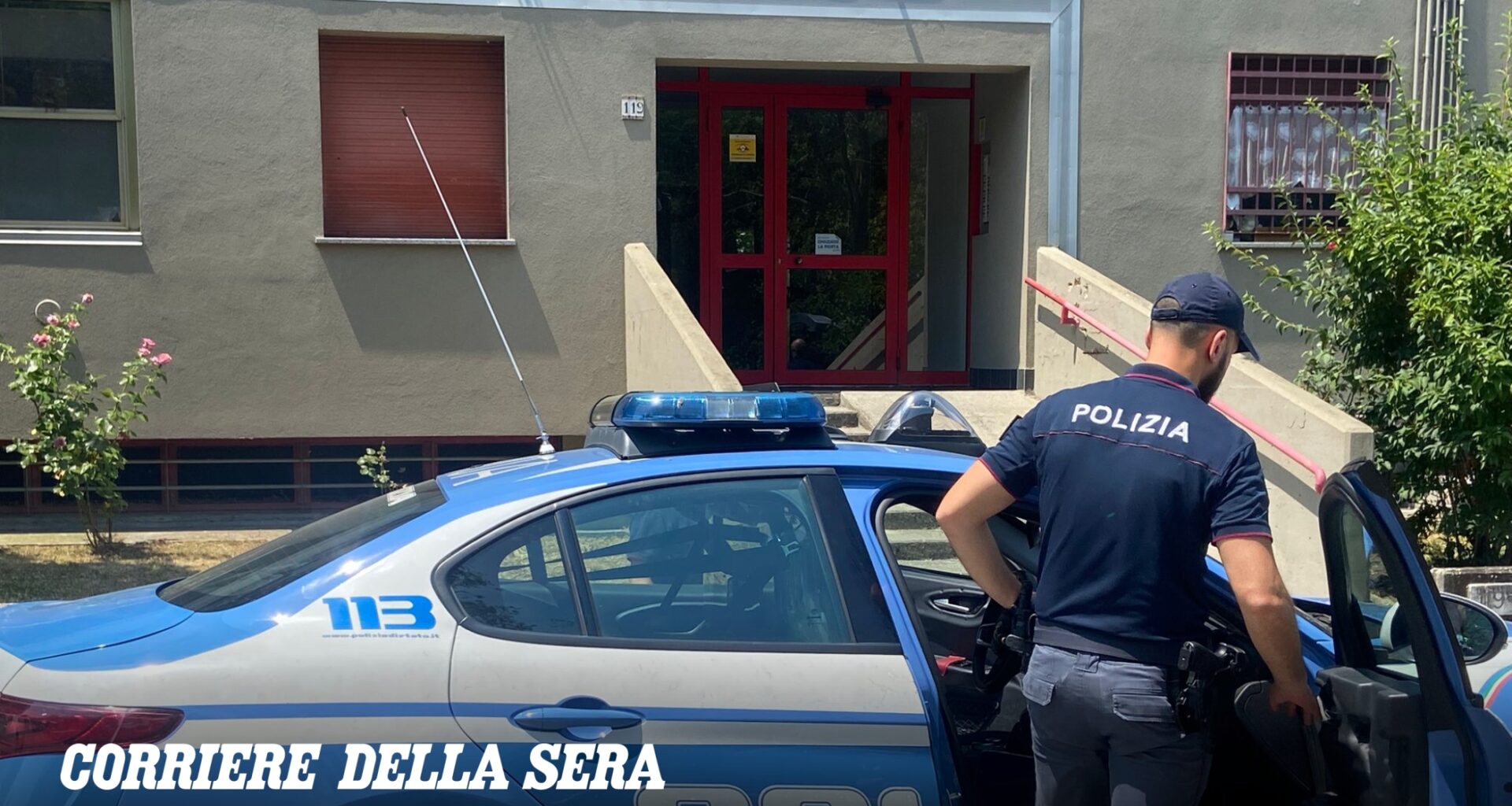 Milano, primo appuntamento fissato via social: lui ha 22 anni e lei 16. L'incontro al parco, poi la violenza