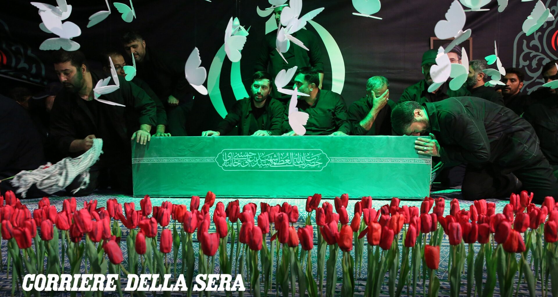 Guerra Usa-Iran, le notizie in diretta | Teheran: iniziate le cerimonie funebri per Khamenei, dureranno 6 giorni. Assente il figlio Mojtaba. Prevista una folla di milioni di persone