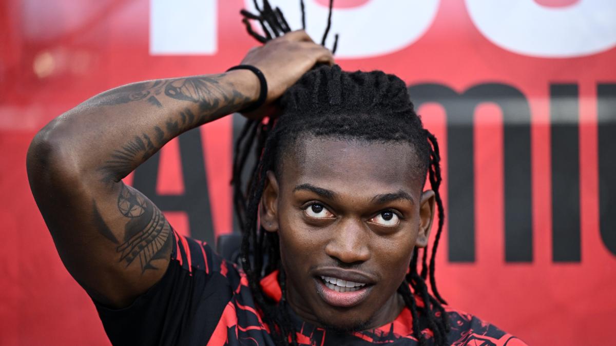 Milan, Leao e il mercato: la pista Karetsas