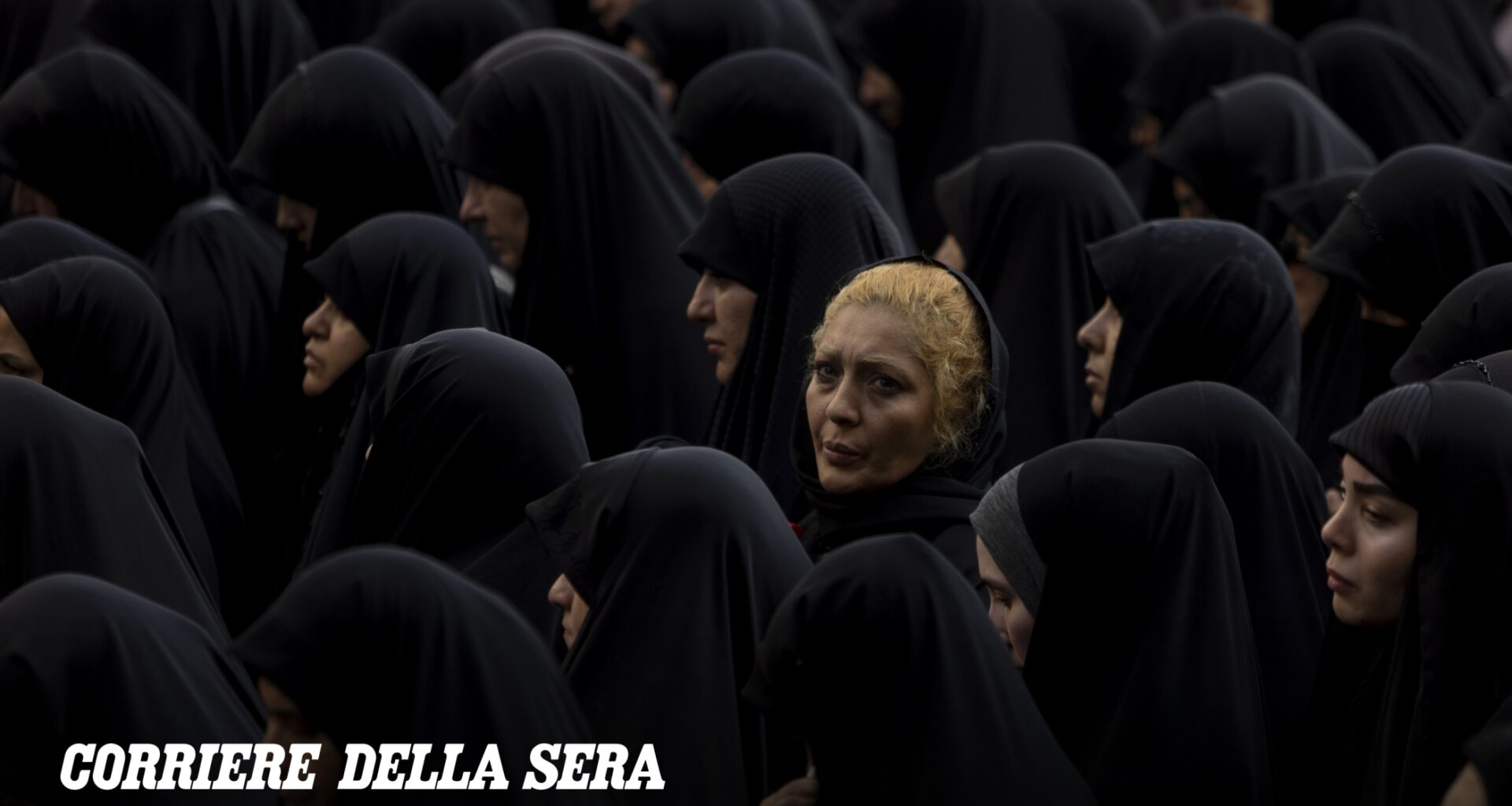 «Il funerale del secolo» e il regime senza volto: l'Iran celebra Khamenei, ma Mojtaba ancora non c’è