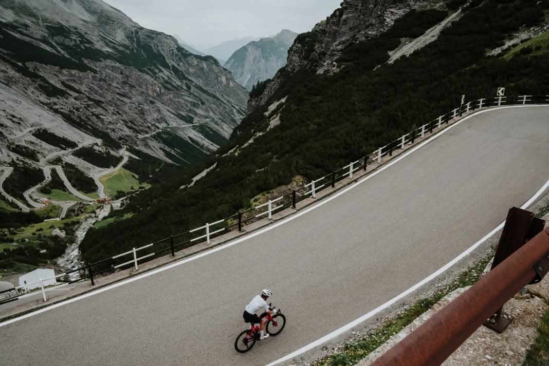 Essere Hervè Barmasse: in un mese gira l'Italia dalla Sicilia a Trieste a piedi, in vela e sulla bici. «Ma il caldo mi ha fatto ridurre i chilometri»